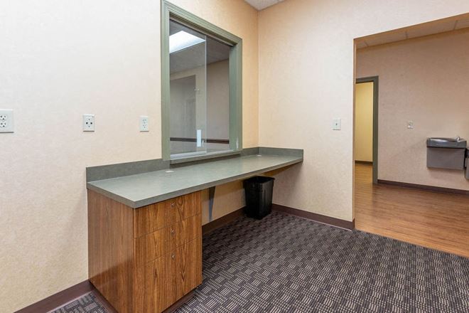 37 Professional Parkway - Medical & Professional Offices
