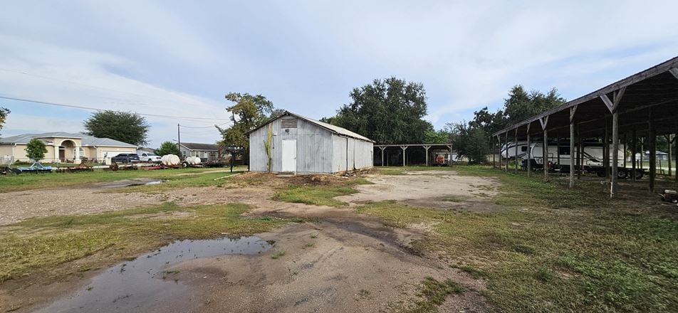 12,450 SF Commercial Property | Office, Garages & Pole Barns | Winter Haven