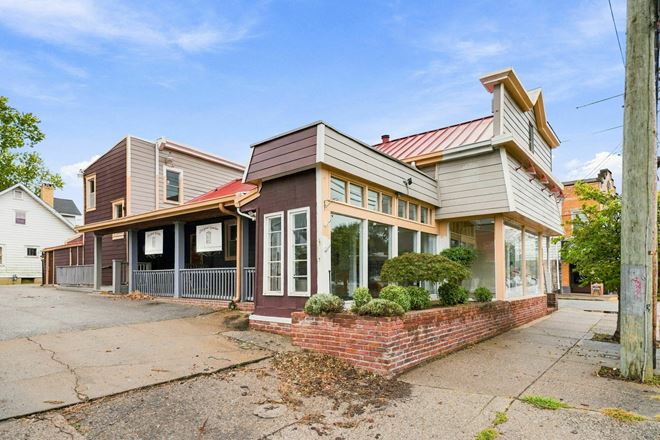 2232 Frankfort Ave