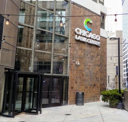 Retail space for Rent at 405 N Wabash Ave in Chicago