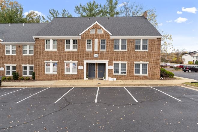 MOVE IN READY DAY SPA / MEDICAL OFFICE/ MASSAGE THERAPY SPACE FOR LEASE IN TYSONS CORNER