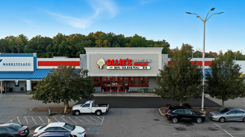 Woonsocket, RI - Diamond Hill Plaza