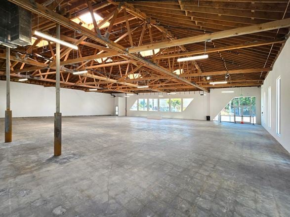 5075 W Adams