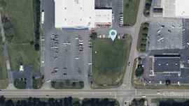 ±0.91-Acre Outparcel Opportunity in a Grocery Anchored Shopping Center
