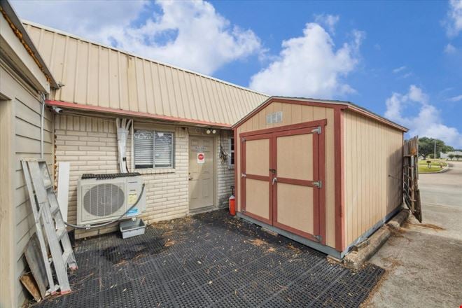 16818 Titan Drive, Houston, TX 77058