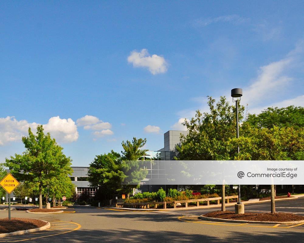 CBRE Announces Sale of Country Club Plaza in Paramus - New Jersey
