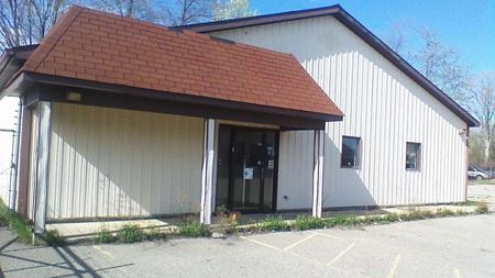 Free Standing Office with Fenced and Gated Parking - Lansing