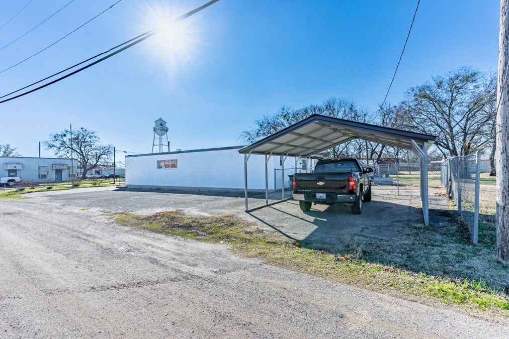 Retail Space for Lease on US-69