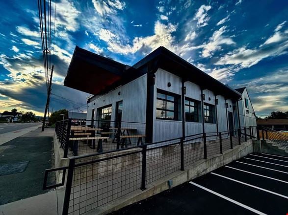 TURNKEY RESTAURANT W/REAL ESTATE