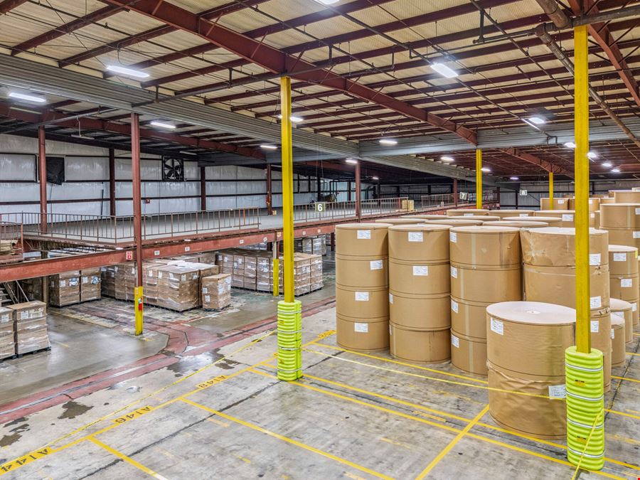390,000 +/- SF | Industrial | NNN Investment | 100% Leased