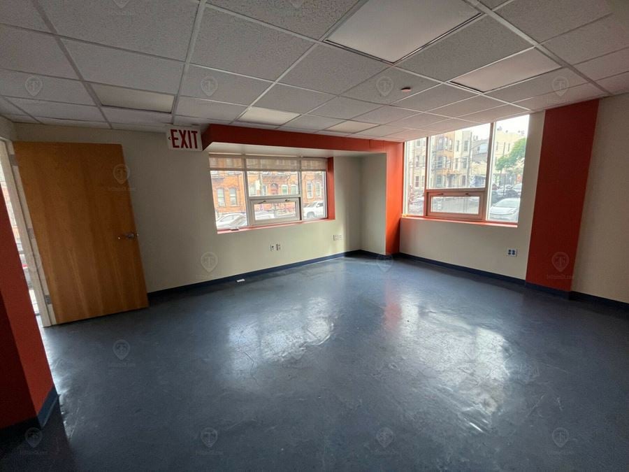 3,300 SF | 358 Grove St | Vacant Second Floor Community Facility Condo For Sale