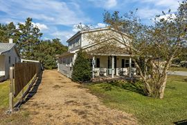 1113 Lennoxville Rd