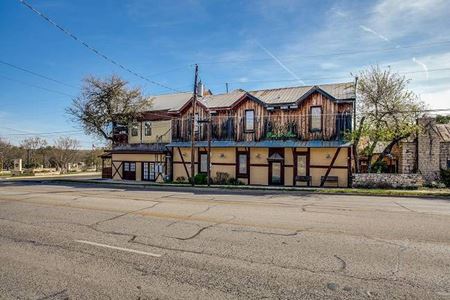 911 S Main St - Boerne