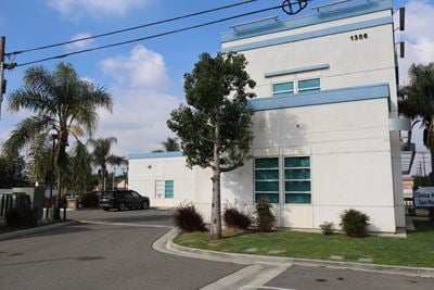 CLASS A MEDICAL/OFFICE SPACE –  ABUNDANT PARKING - BRISTOL