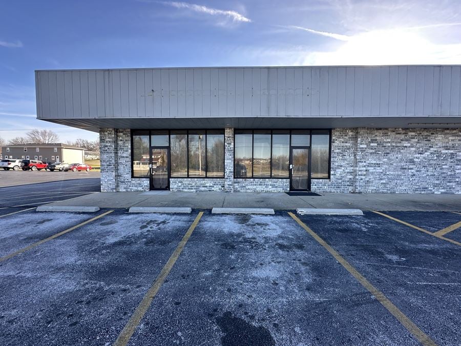 7130-7154 Missouri 14: ± 2,400 SF of Retail/Office Space For Lease