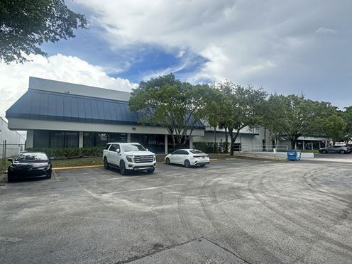 Warehouse with Office in Turnpike Industrial Park
