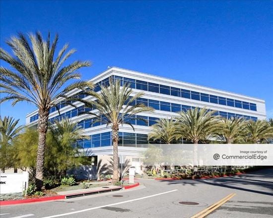 800 Corporate Pointe