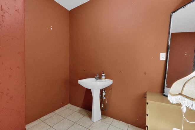 $87 Per Square Foot in Nob Hill Retail and Showroom