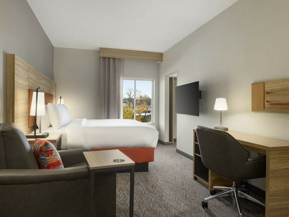 Candlewood Suites & avid Dual-Brand Development