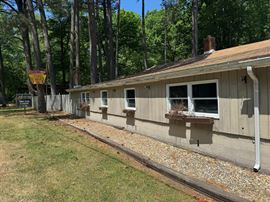 Boonies Restaurant and Tiki Bar