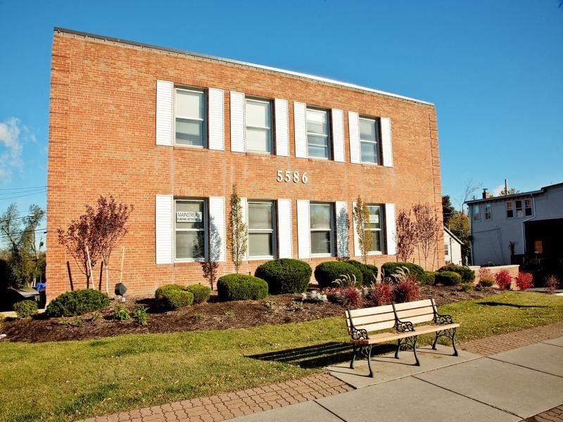 5586 Main St