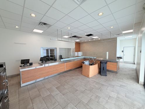 Turn-Key Restaurant Opportunity in High-Traffic Dunkin’ Donuts Plaza