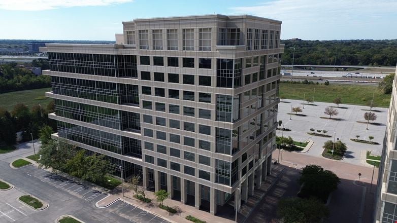 82 Corporate Woods