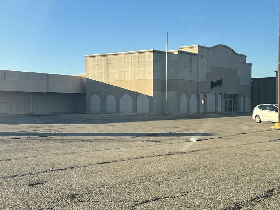 Former Sears in Peru, IL