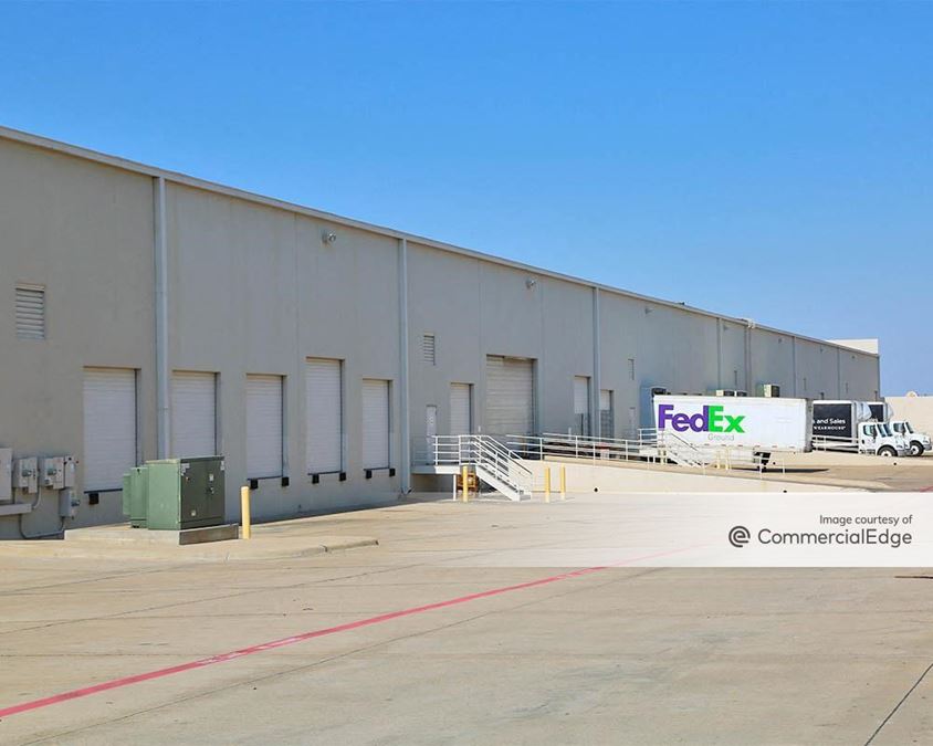 Pinnacle Business Center Buildings IIII 1444 North Cockrell Hill Road, Dallas, TX