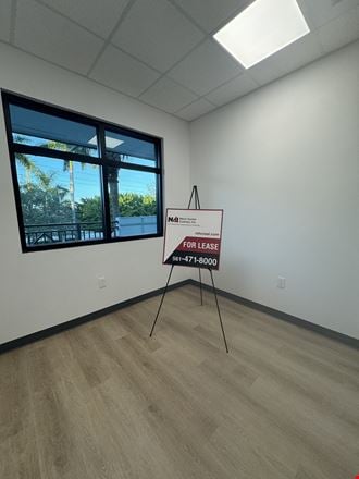 Private Offices with On-Site Podcast Studio - Connect Corporate Center