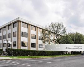 2 Huntington Quadrangle