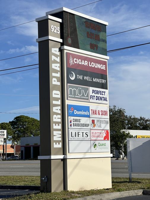 HIGHLY VISIBLE RETAIL / SMALL OFFICE Emerald Plaza, Merritt Island