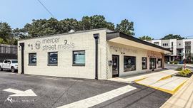 Two-Tenant Food & Beverage Building | Restaurant Leasing, Renewal, or Occupancy Opportunity | NNN Leases | 7.1% Cap Rate
