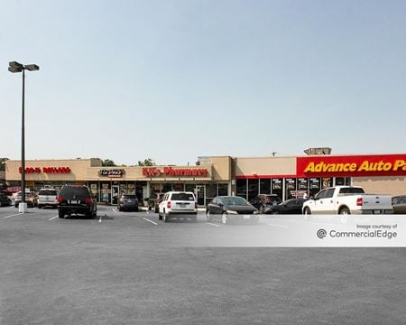 Photo of commercial space at 2637 South Hampton Road in Dallas