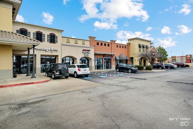 Tuscany Square Plaza