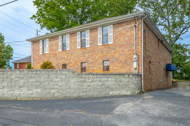 300 Forest Ave