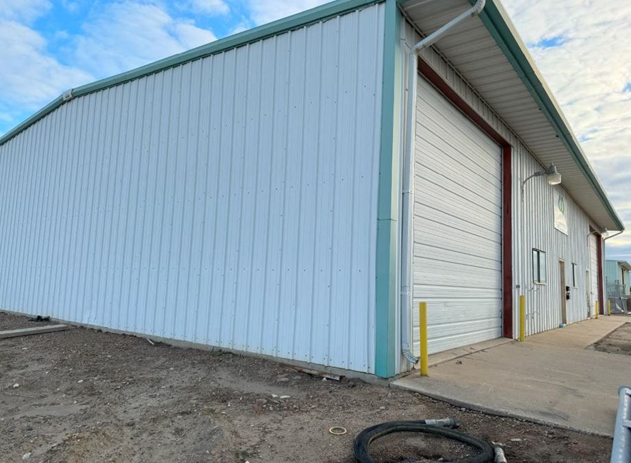 ±4,800 SF Free Standing Industrial Building | ±1 Acre Yard