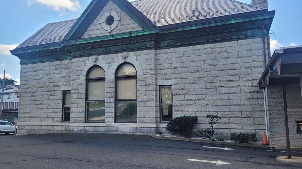 Former Free Standing Full Service Bank w/ Drive Thru