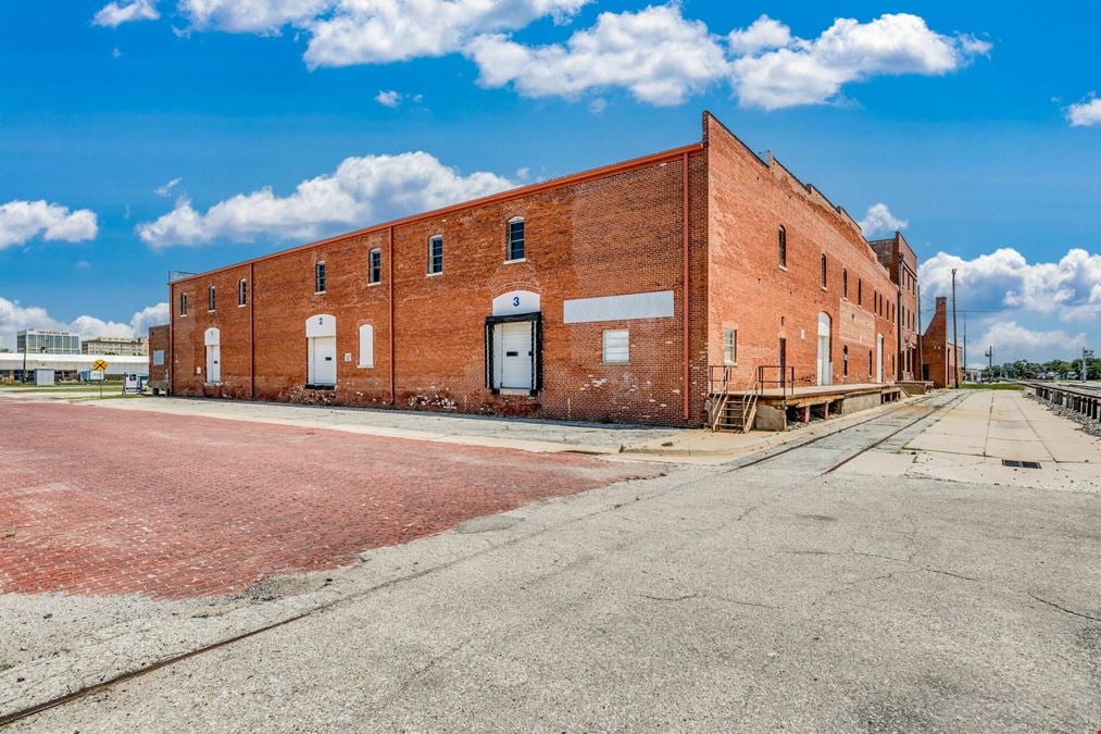 320 S Washington, Hutchinson