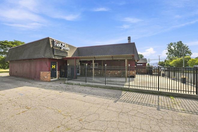 1090 Rochester Rd