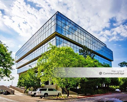 300 & 390 Union Blvd