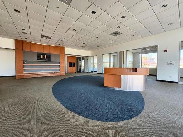 899 N Randall Rd - Batavia