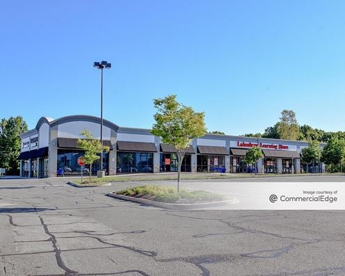 Shops at Saugus