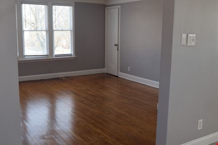 8937-8939 Pinehurst
