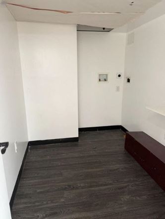Spacious Restaurant Salon Pharmacy Retail Store Off Main Street Lease