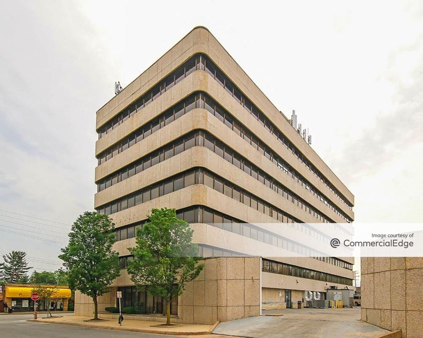 Pikesville Plaza 600 Reisterstown Road Office Building