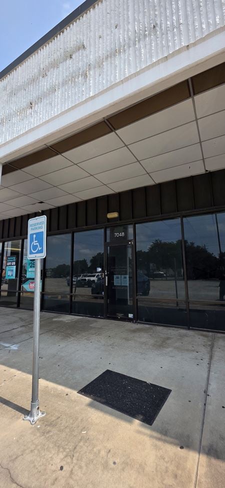 Retail space for Rent at 7048 Bissonnet Street in Houston