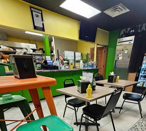 893 Jefferson Ave - 1,230+/- SF Retail Space