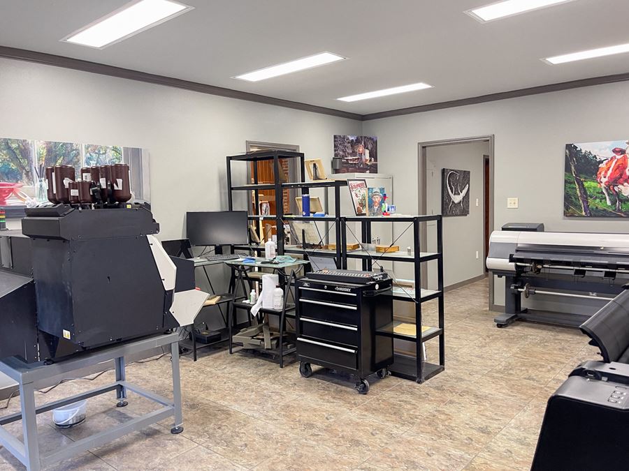 ±2,000 SF Office/Retail at Mid City Signaled Intersection