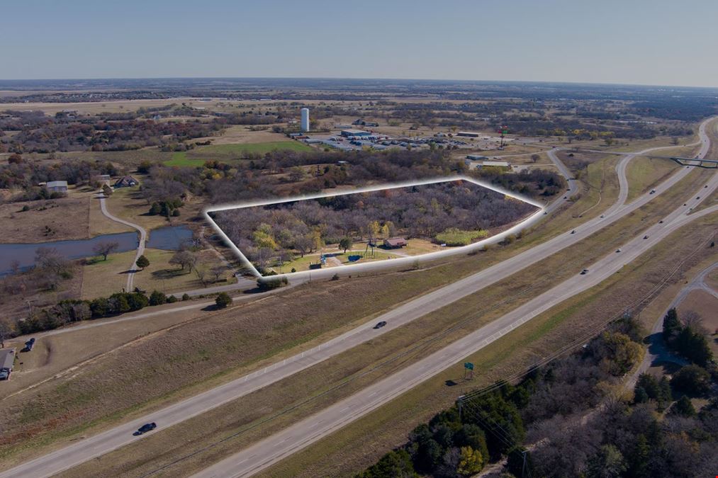 $1 Auction: Retail Storefront with Advertising Billboard off I-35